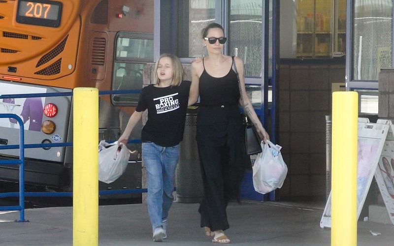 Анджелина Джоли отправилась на шопинг вместе со своей 10-летней дочкой