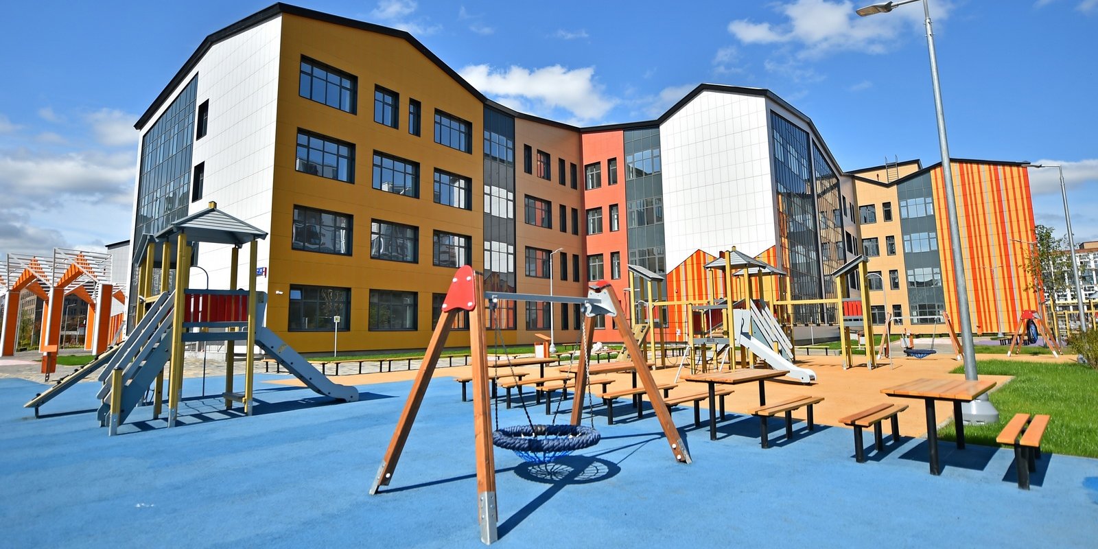 В Москве построили самую большую школу в России