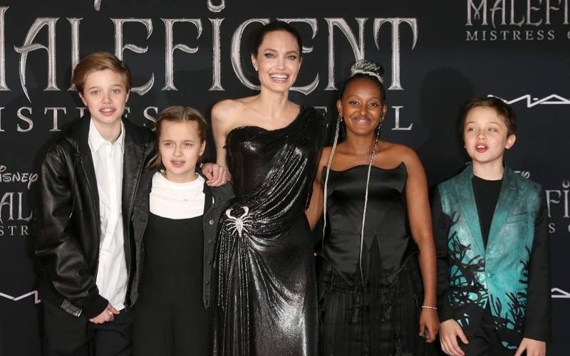 Анджелина Джоли пришла на премьеру второй части "Малефисенты" вместе с детьми