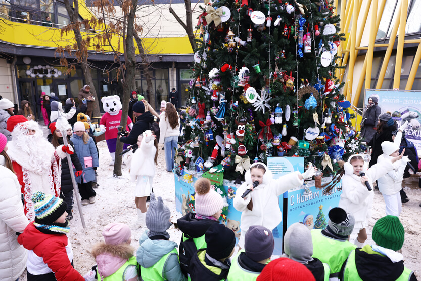 Экоёлка засияла в Московском зоопарке!