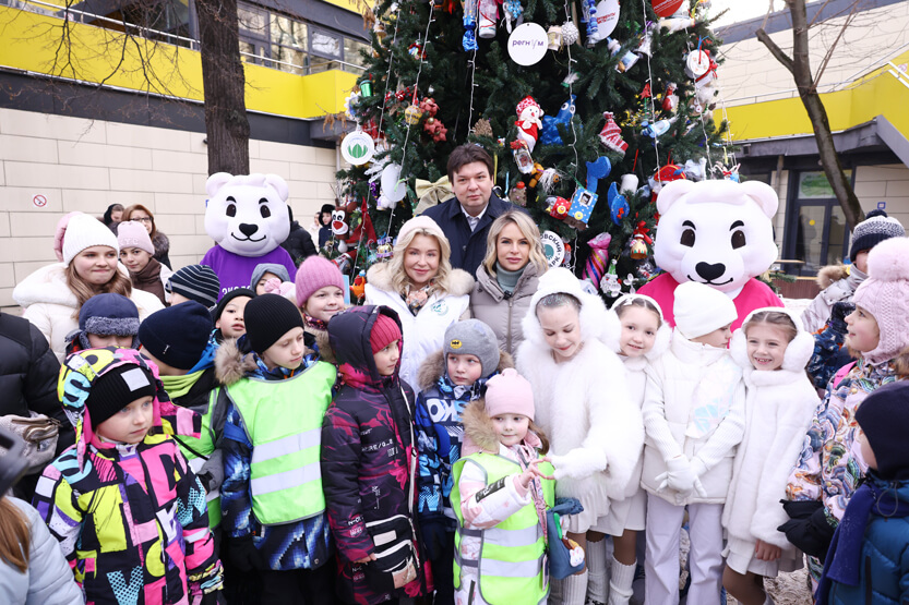 Экоёлка засияла в Московском зоопарке!